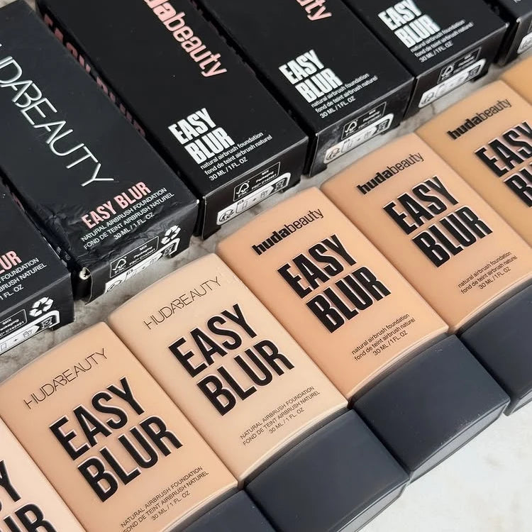 Huda Beauty Easy Blur Natural Airbrush Foundation with Niacinamide Easy Blur Silicone-Free Smoothing & Pore-Minimizing Primer